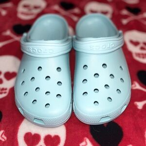-light blue🩵CROCS classic style clog
-size 8 Women’s